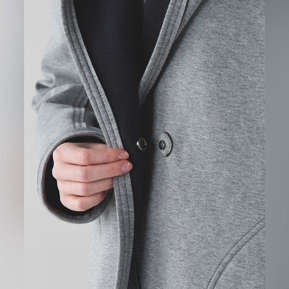 Lululemon &go When You’re Cold Wrap XL - Picture 5 of 7